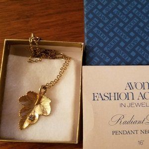Avon vintage Radiant Leaf Pendant with Clear Crystal on Gold Tone Chain Necklace